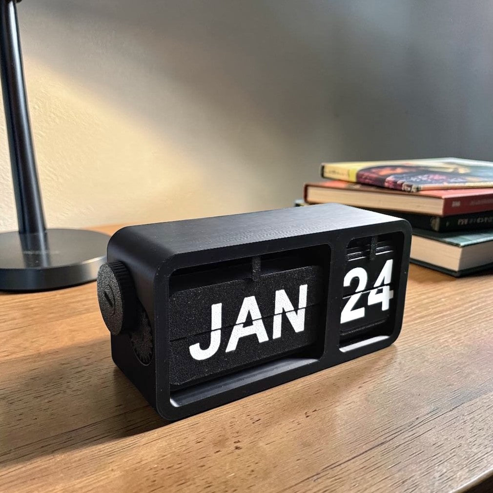 Flip calender for desk